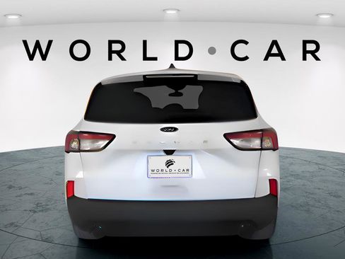 Used 2022 Ford Escape SE w/ SE Sport Appearance Package image 6