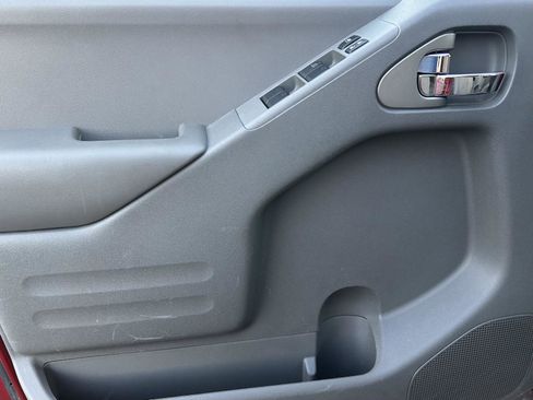 Used 2020 Nissan Frontier SV image 13