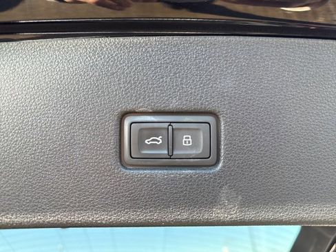 Used 2019 Audi Q8 Prestige w/ Luxury Package image 10