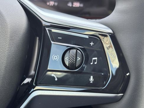 New 2026 BMW i5 eDrive40 w/ Premium Package RWD image 9