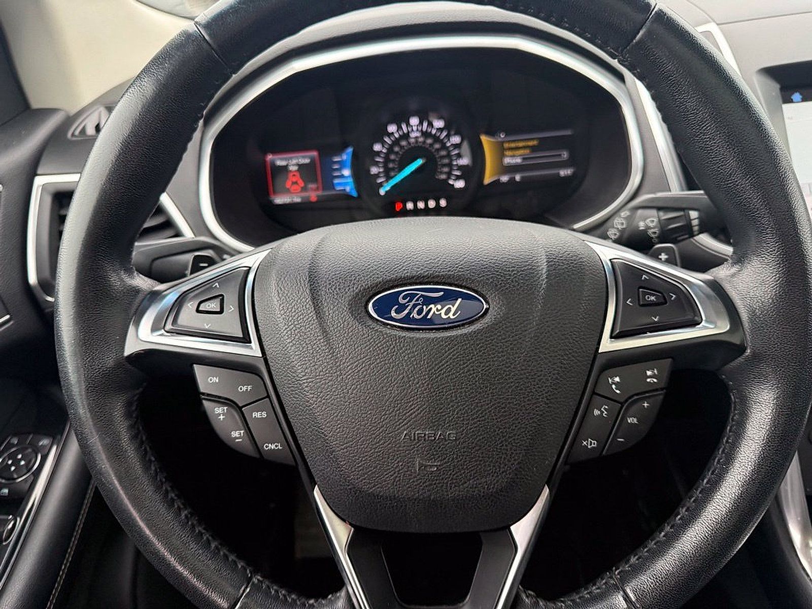 Used 2017 Ford Edge Titanium w/ Technology Package AWD/4WD image 14