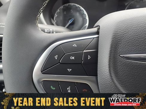 New 2026 Chrysler Pacifica Select image 16