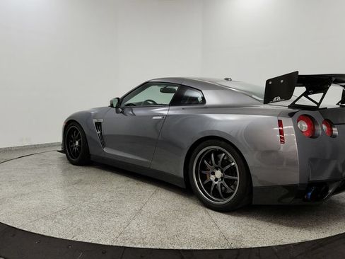 Used 2011 Nissan GT-R Premium AWD/4WD image 3