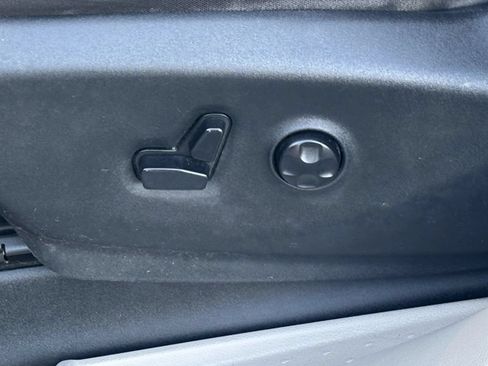 Used 2017 Chrysler Pacifica Touring Plus w/ Tire & Wheel Group FWD image 14