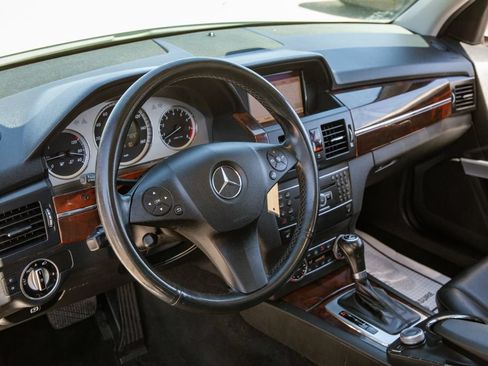 Used 2011 Mercedes-Benz GLK 350 4MATIC image 6