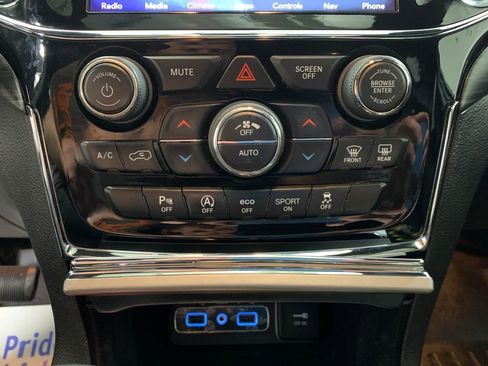 Used 2019 Jeep Grand Cherokee Altitude AWD/4WD image 12