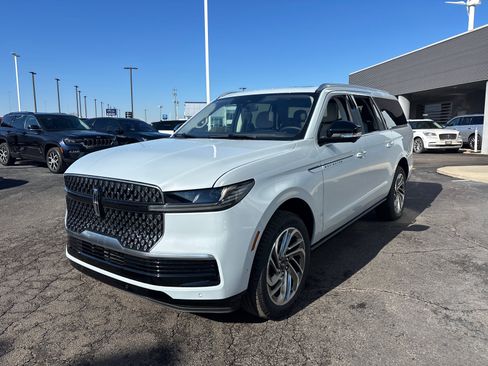 New 2025 Lincoln Navigator L Reserve image 3