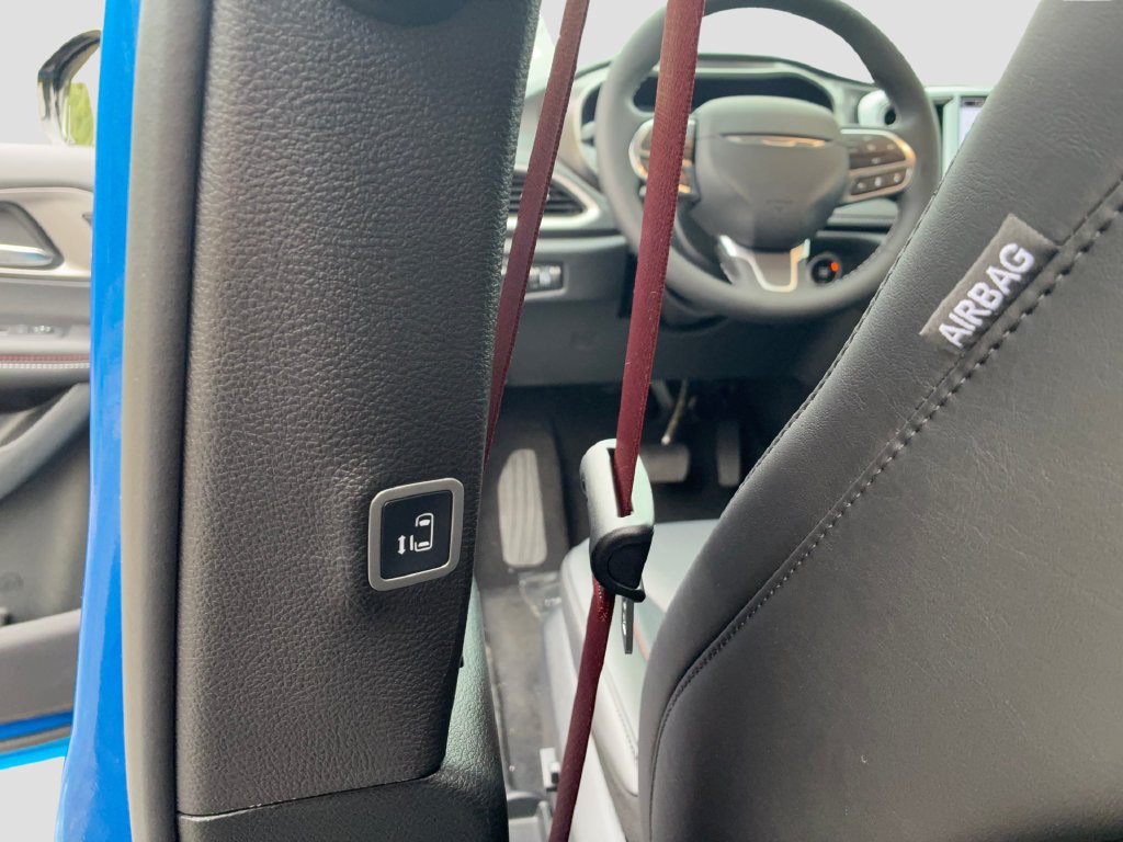New 2027 Chrysler Pacifica Select AWD/4WD image 20