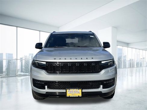 Used 2023 Jeep Wagoneer Series II image 2