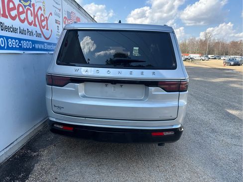 Used 2024 Jeep Wagoneer Series III AWD/4WD image 4