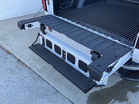 Used 2025 GMC Sierra 1500 SLT image 31