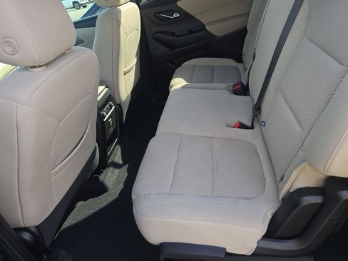 Used 2023 Chevrolet Traverse LS FWD image 13