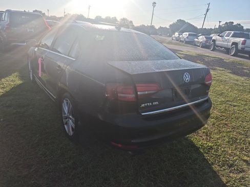 Used 2017 Volkswagen Jetta SEL FWD image 2