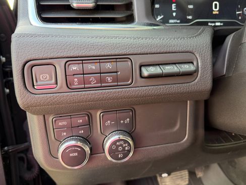 Used 2024 GMC Yukon XL Denali AWD/4WD image 21