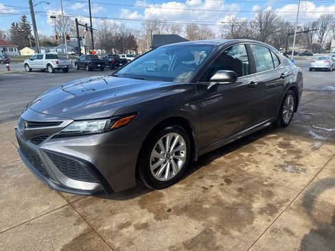 Used 2023 Toyota Camry SE image 5