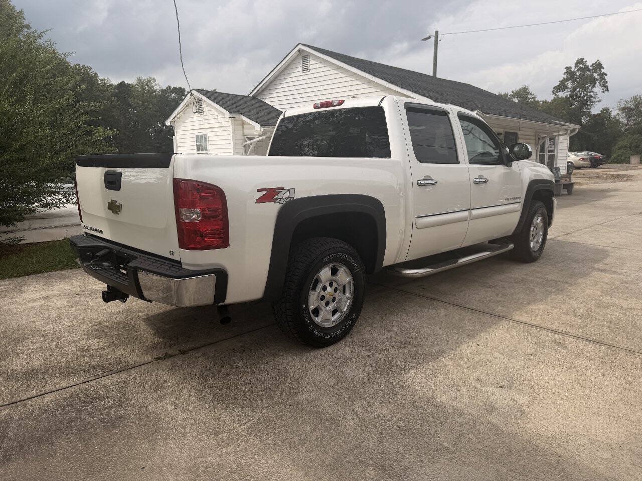 Used 2011 Chevrolet Silverado 1500 LT w/ All-Star Edition AWD/4WD image 7