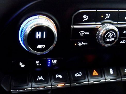 Used 2022 GMC Sierra 1500 AT4 w/ AT4 Premium Package AWD/4WD image 27