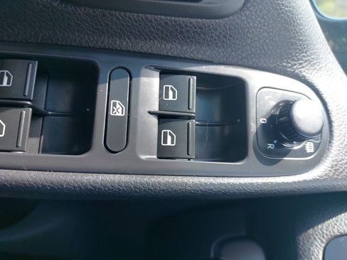 Used 2013 Volkswagen Golf 4-Door FWD image 24