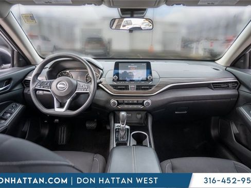 Used 2024 Nissan Altima 2.5 SV image 3