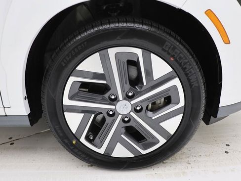 Used 2023 Hyundai Kona SE w/ Cargo Package image 10