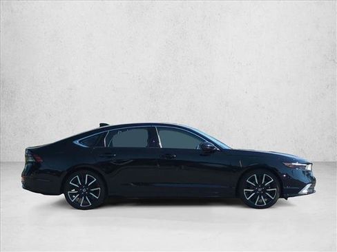 Used 2024 Honda Accord Touring image 4