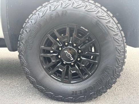 Used 2025 Chevrolet Silverado 2500 High Country w/ High Country Premium Package AWD/4WD image 8