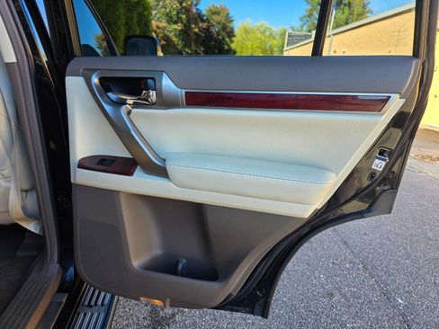 Used 2013 Lexus GX 460 image 32