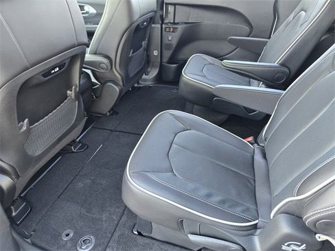 New 2026 Chrysler Pacifica Limited image 19