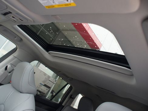 New 2026 Toyota Highlander Limited image 27