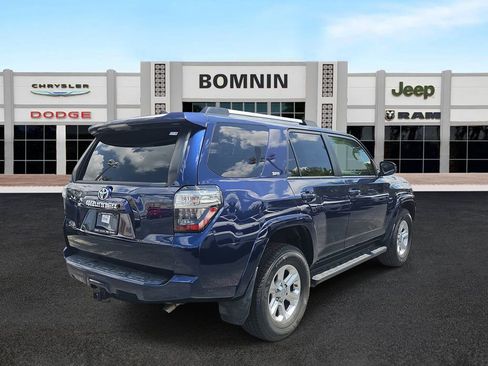 Used 2020 Toyota 4Runner SR5 AWD/4WD image 3