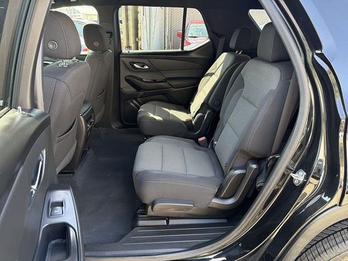 Used 2022 Chevrolet Traverse LT FWD image 23