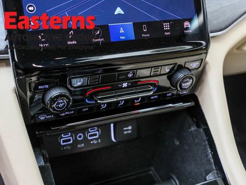 Used 2022 Jeep Grand Cherokee L Limited image 21