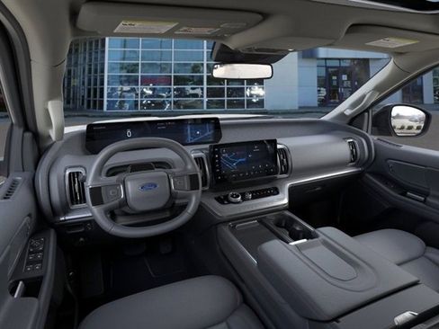 New 2025 Ford Expedition Active image 9