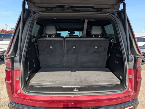 Used 2023 Jeep Wagoneer Series II AWD/4WD image 24