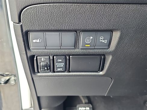 Used 2017 Nissan Armada Platinum image 26