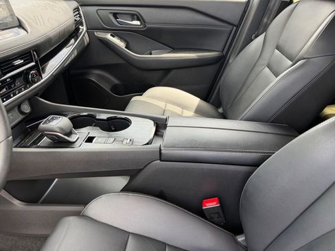 Used 2024 Nissan Rogue SL w/ SL Premium Package FWD image 12