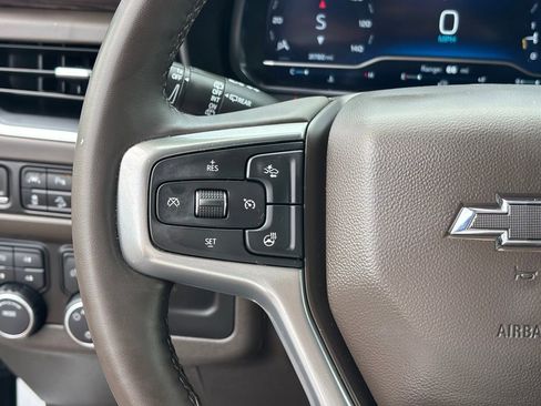 Certified 2023 Chevrolet Suburban Z71 w/ Luxury Package AWD/4WD image 18