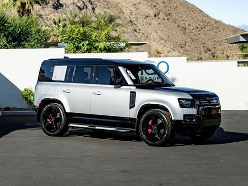 Used 2023 Land Rover Defender 110 X image 4