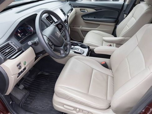 Used 2022 Honda Pilot Touring image 2