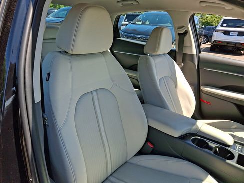 Used 2025 Hyundai Sonata SEL FWD image 13