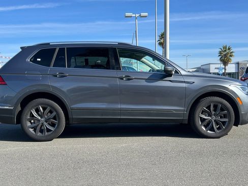 Used 2022 Volkswagen Tiguan SE image 3