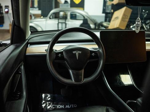 Used 2021 Tesla Model Y Long Range image 17