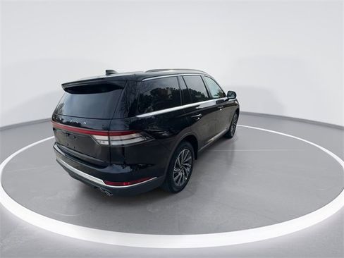 New 2026 Lincoln Aviator AWD image 8