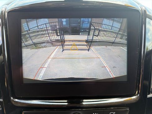 Used 2019 Chevrolet Traverse LT FWD image 15