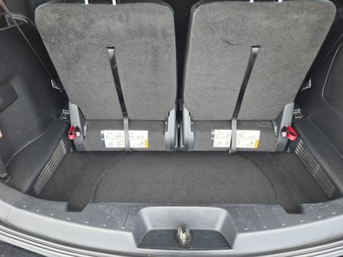 Used 2017 Ford Explorer XLT w/ Equipment Group 202A FWD image 31