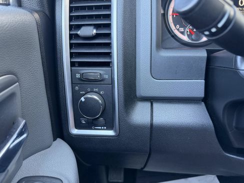Used 2016 RAM 1500 Classic SLT RWD image 24