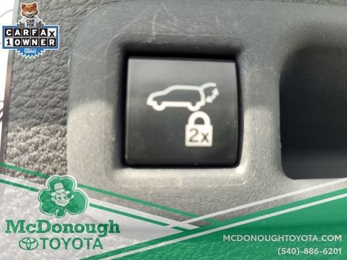 Used 2024 Toyota Sienna XLE FWD image 16