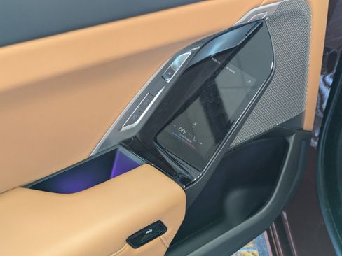 Used 2023 BMW 740i image 15