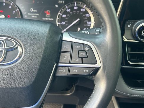 Used 2022 Toyota Highlander XSE image 39