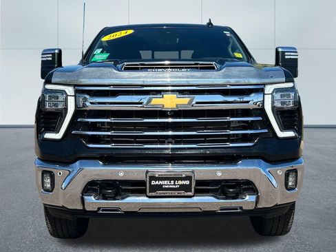 Used 2024 Chevrolet Silverado 3500 LTZ w/ LTZ Convenience Package AWD/4WD image 3